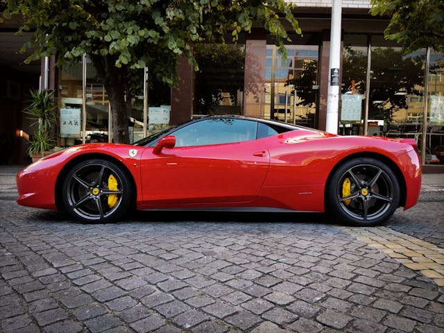 Ferrari 458: o que saber antes de comprar um carro usado?